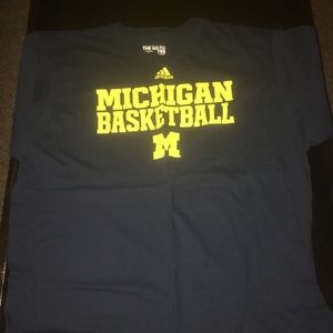 Adidas university of Michigan basketball T-shirt